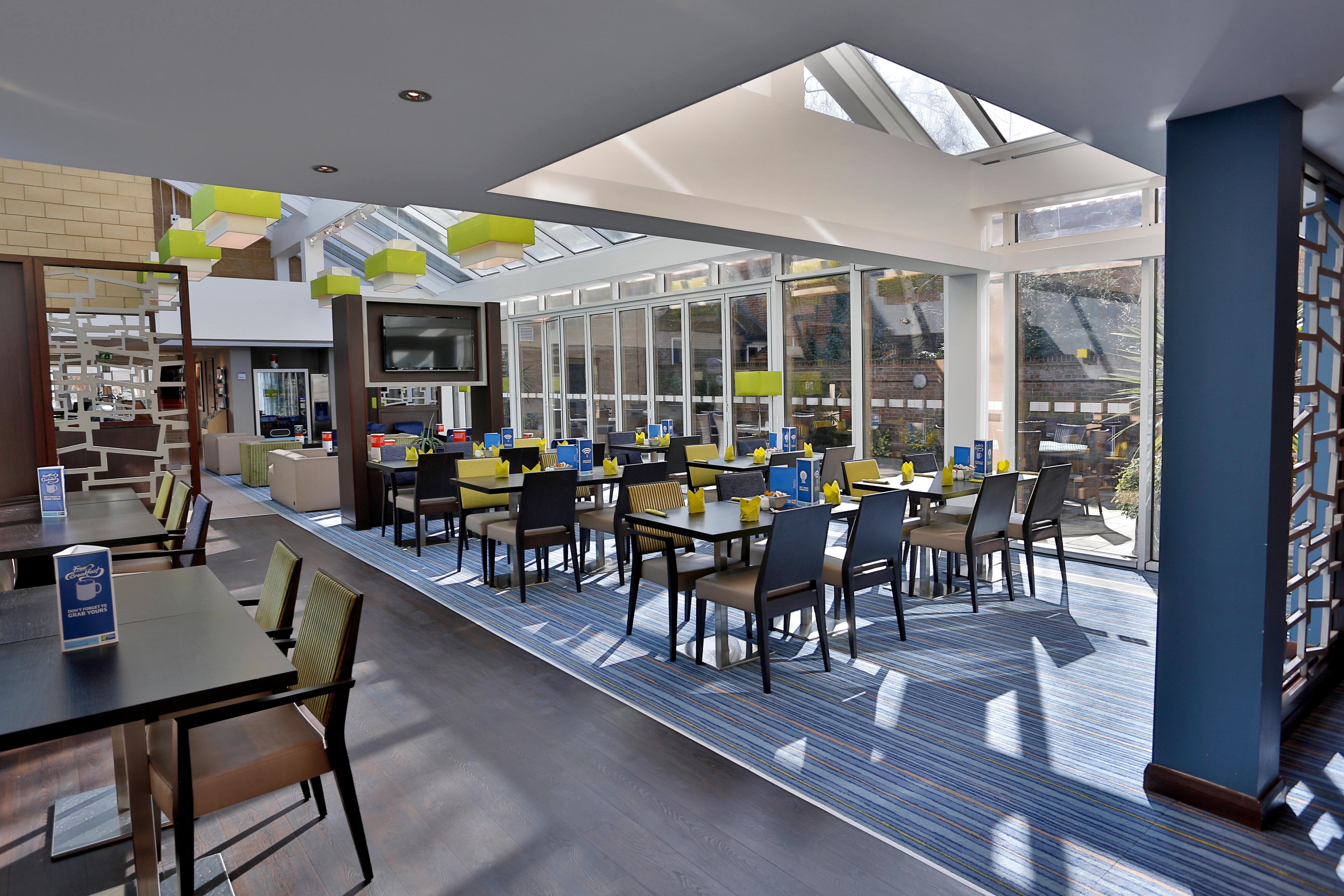 Holiday Inn Express Windsor By Ihg Kültér fotó