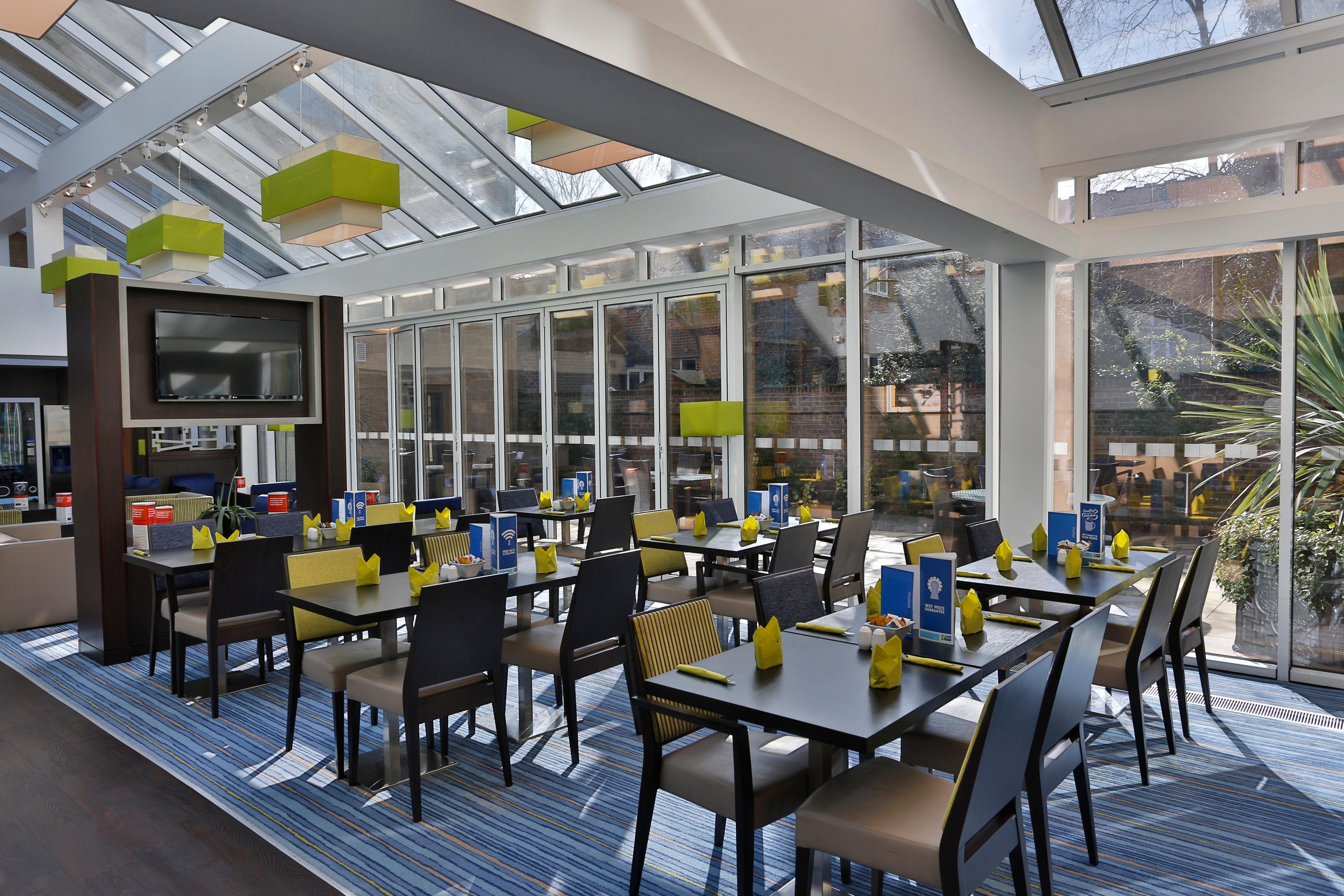 Holiday Inn Express Windsor By Ihg Kültér fotó