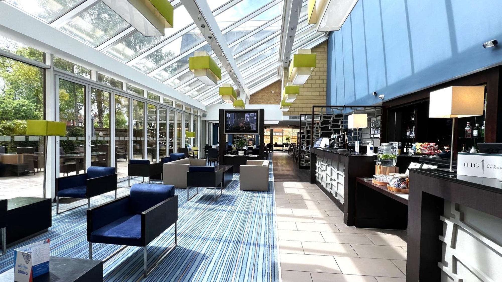 Holiday Inn Express Windsor By Ihg Kültér fotó