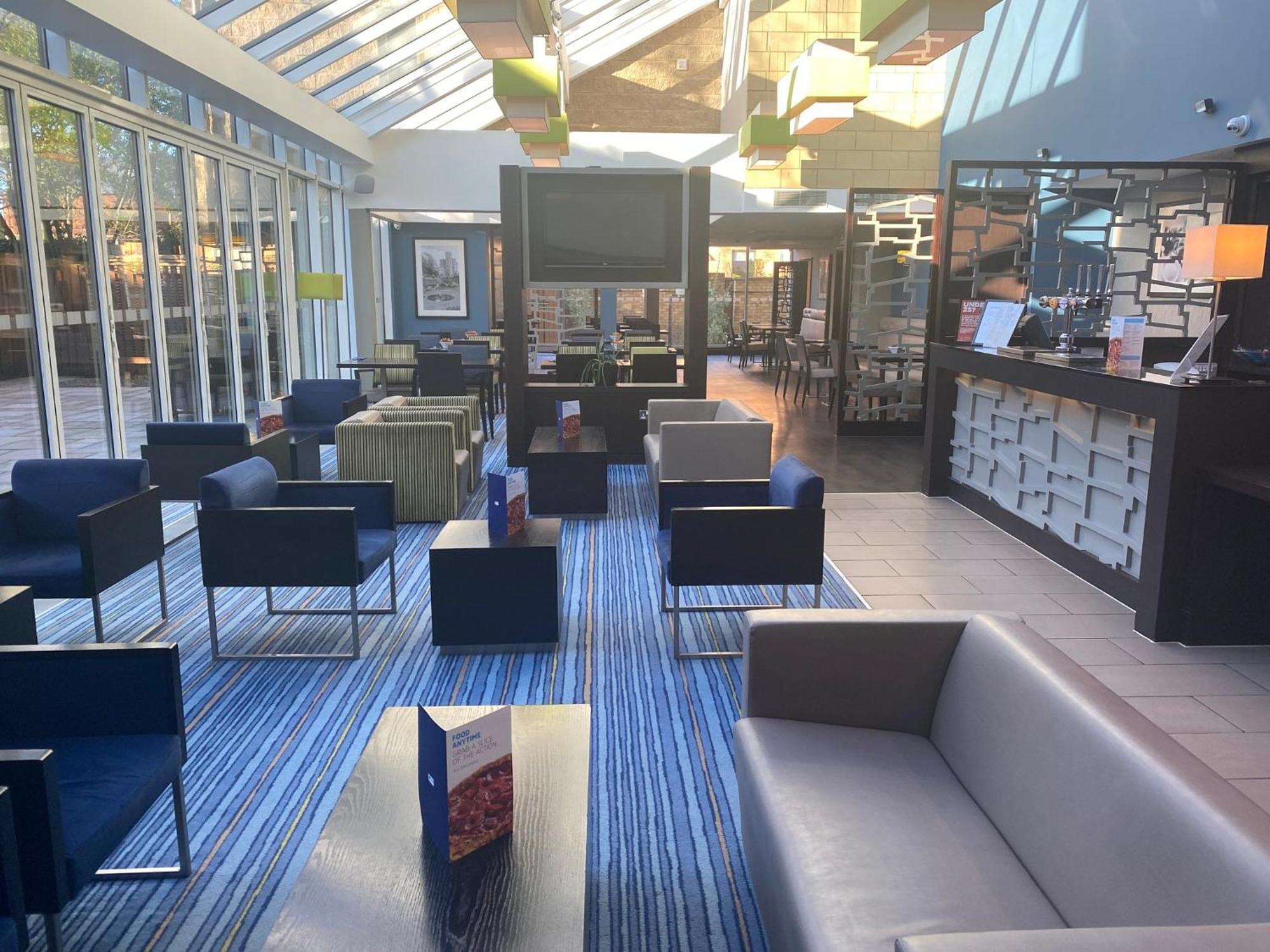 Holiday Inn Express Windsor By Ihg Kültér fotó