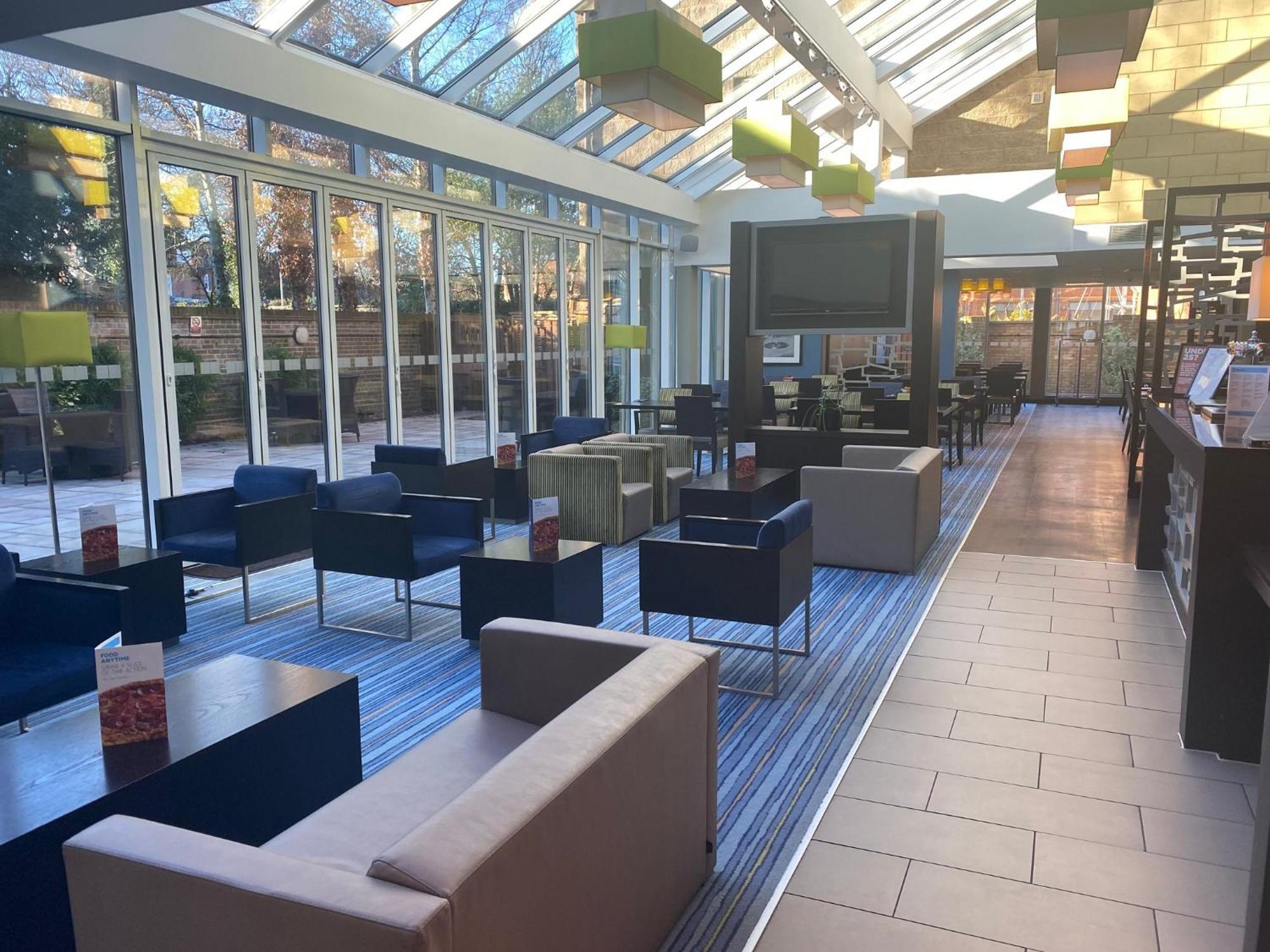 Holiday Inn Express Windsor By Ihg Kültér fotó